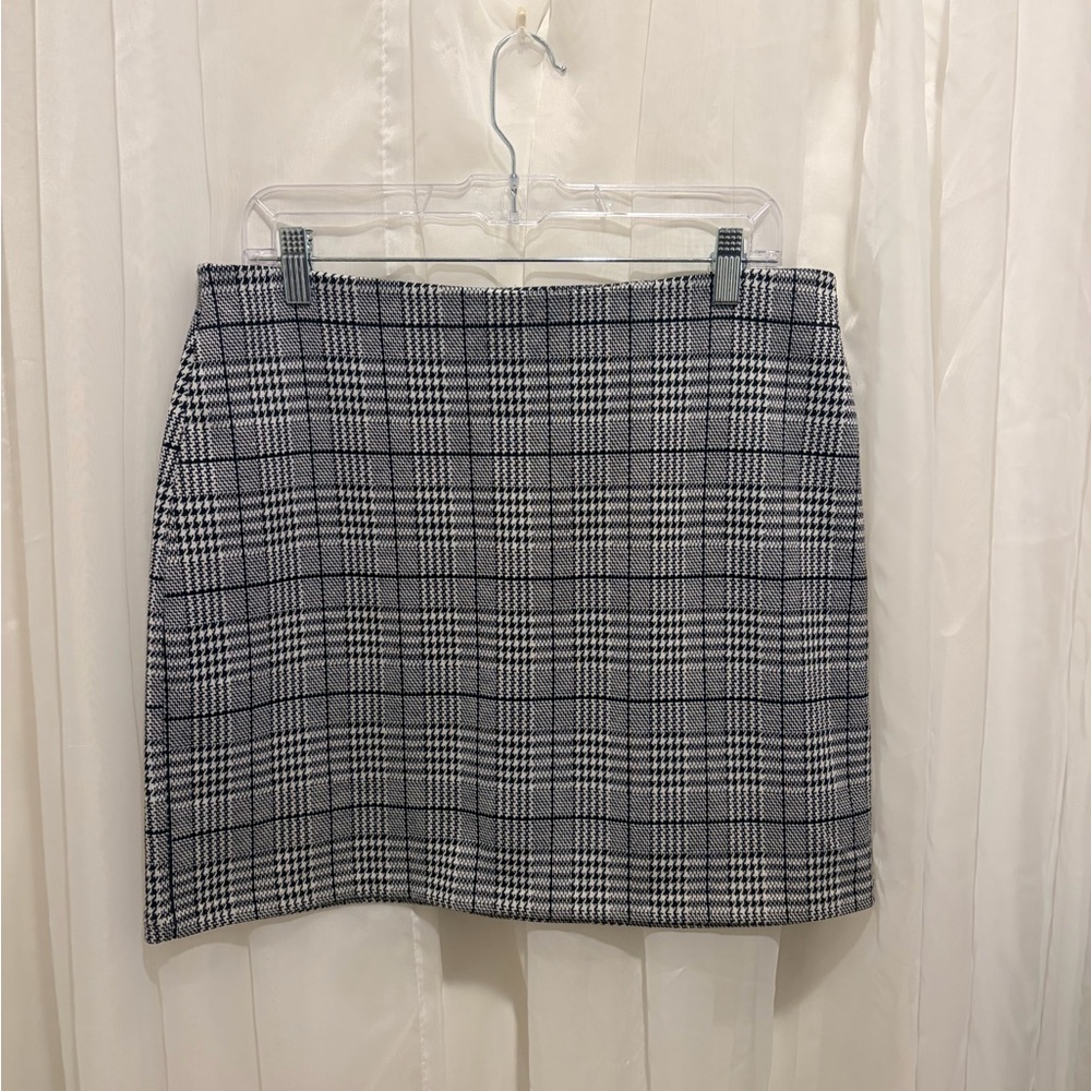 H&M Black and White 90’s Inspired Checkered Mini Skirt size Medium